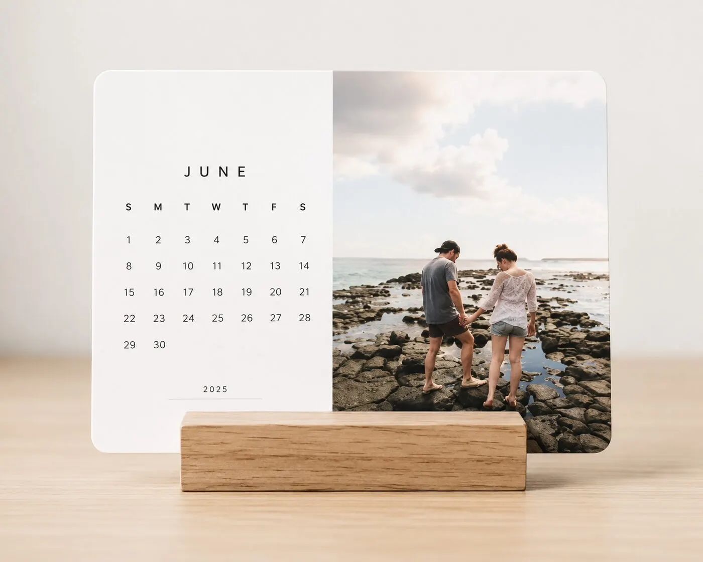 Easel Calendars — custom photo calendar printed and shipped by Calndr