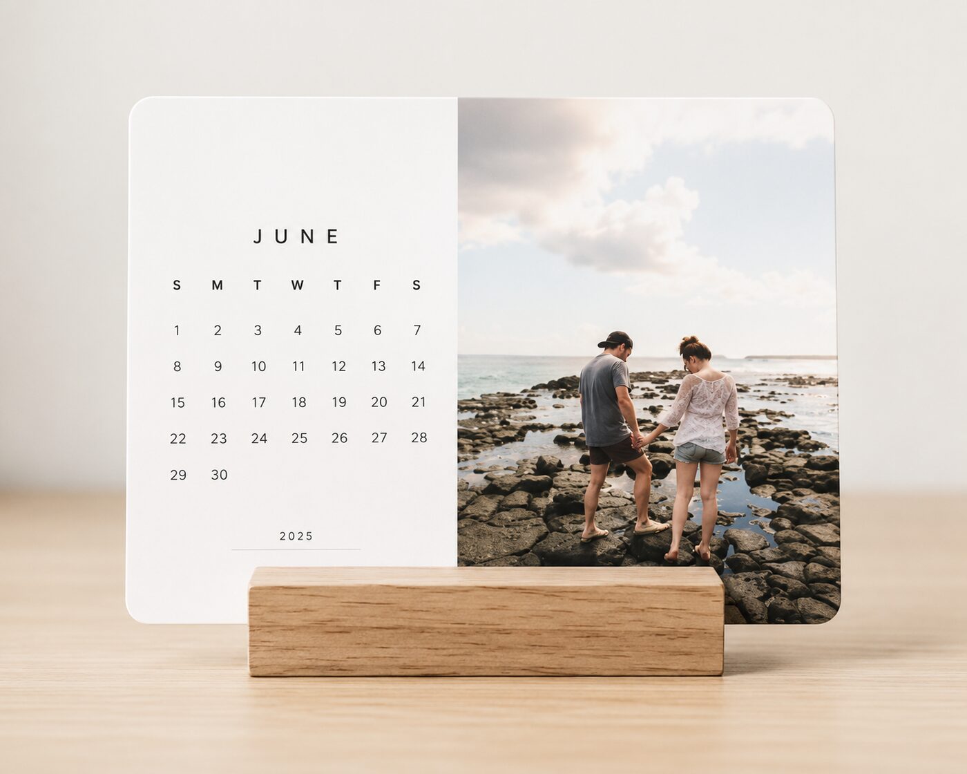 Easel Calendars — custom photo calendar printed and shipped by Calndr